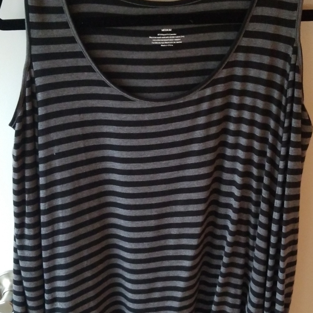 Long sleeve, cold shoulder